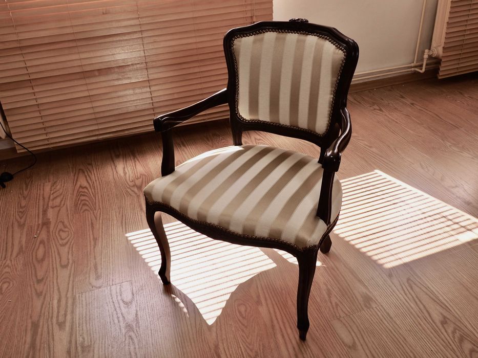 Odrestaurowany zestaw w stylu ludwikowskim. Ława, sofa i fotele.