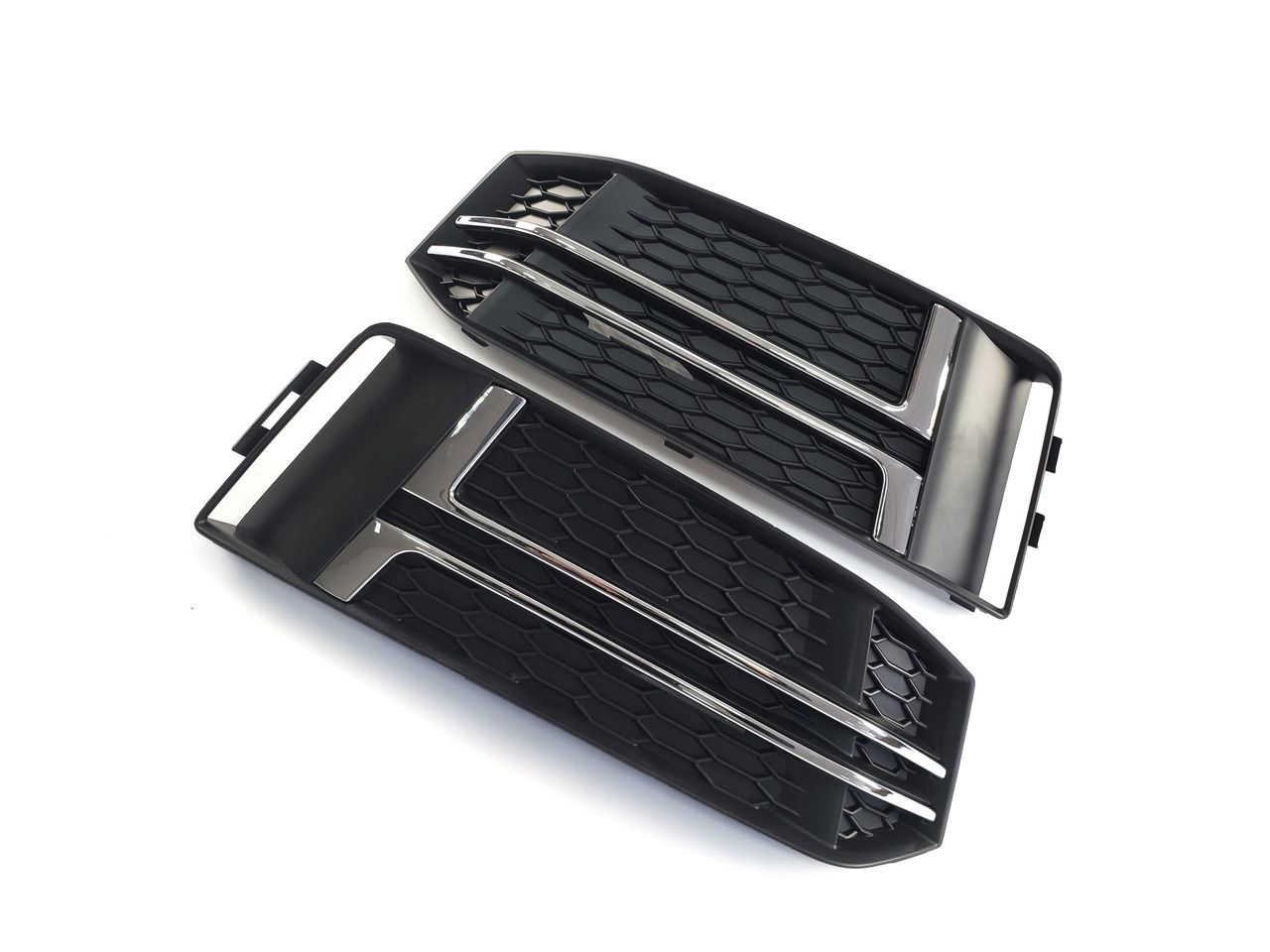 Решетки переднего бампера на Audi S4 B9 2015-2019  Черные с хромом
