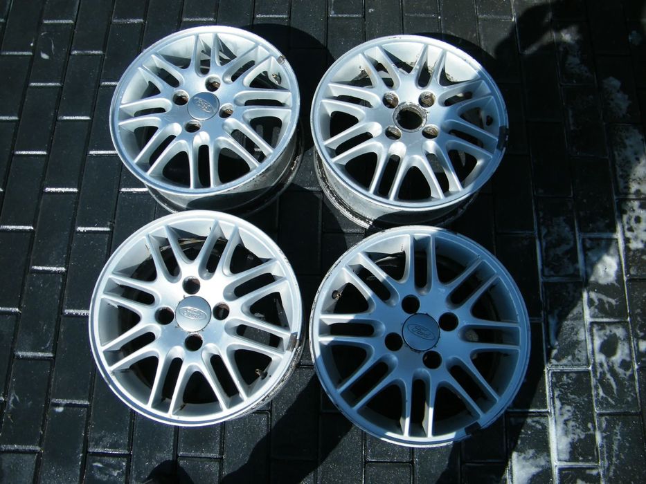 Felgi aluminiowe alufelgi komplet 4x108 ET52,5/ 6J x 15 otwór 62