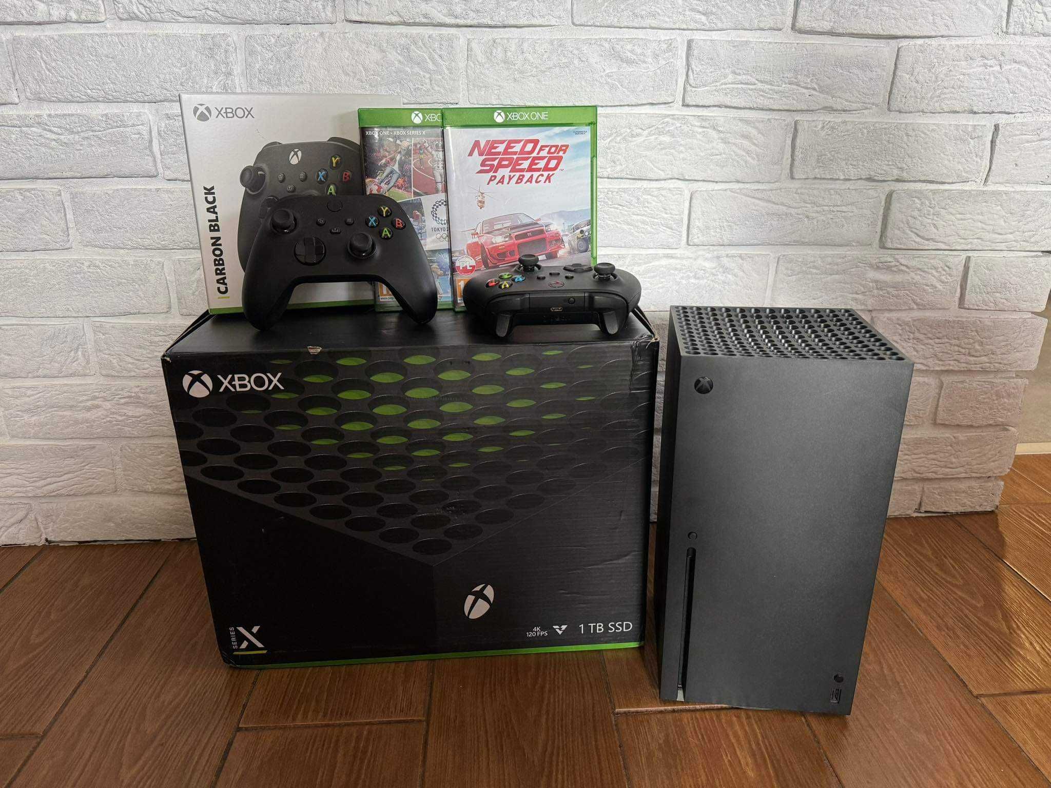 Xbox series x 1tb + dwa pady + gry, just dance,