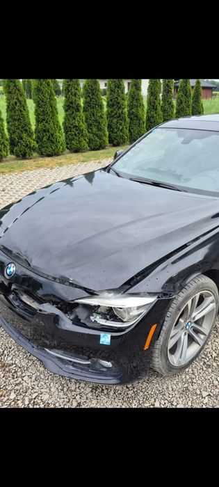 Uszkodzona maska bmw f30