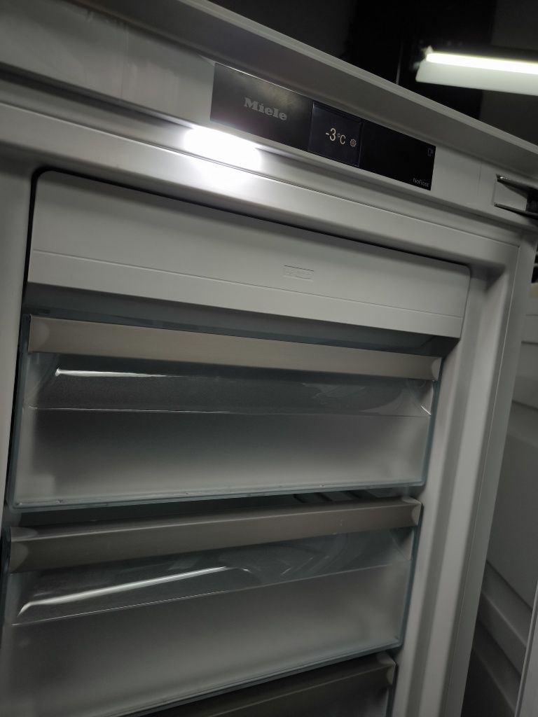 Zamrażarka  do zabudowy Miele FNS 7794 D ice