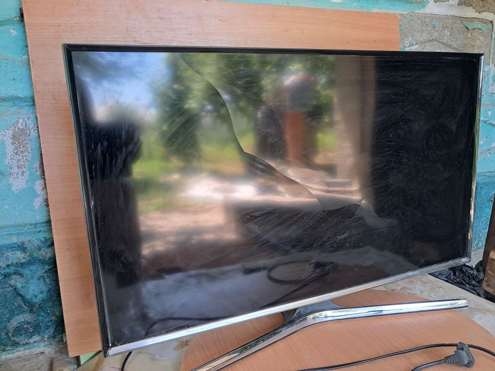 Телевізор Samsung UЕ32J5550AU smart tv