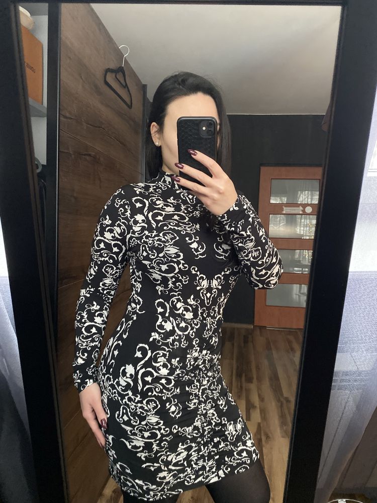 Krótka dopasowana sukienka mini obcisła sexy seksowna