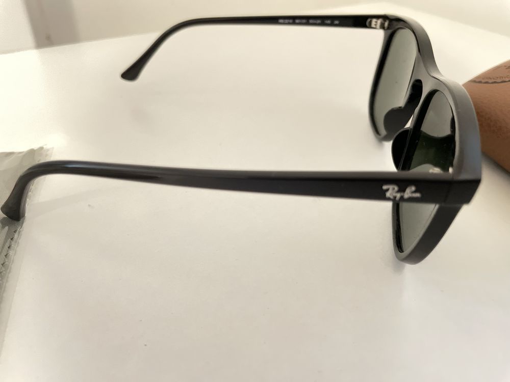Oculos de sol rayban nunca usado.