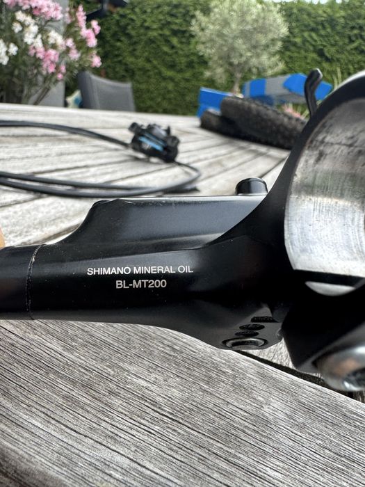 Komplet hamulców shimano mt200 razem z klockami