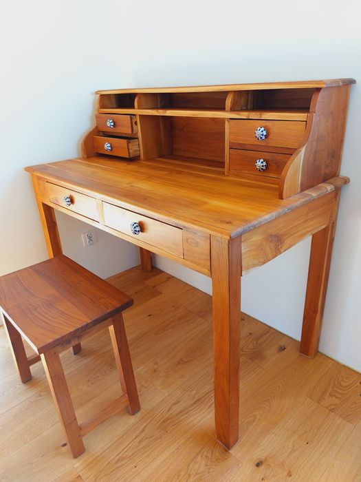 Kredens, biurko. drewno, ceramika