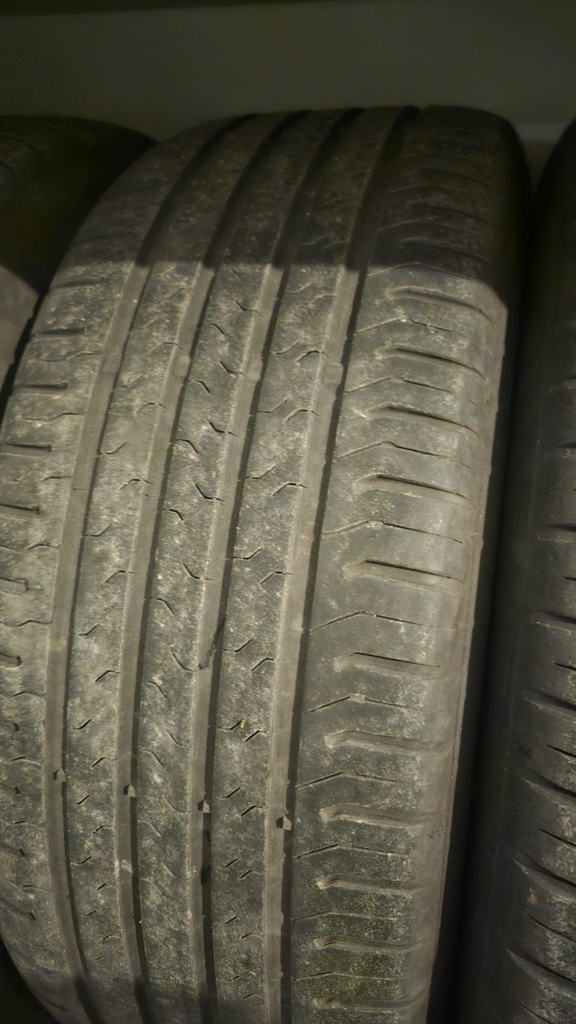 Komplet opon letnich Continental 215/55 R17 V