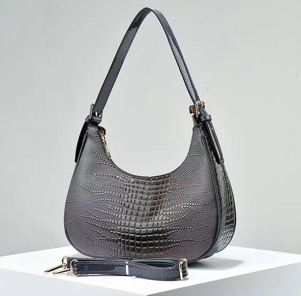 Женская сумка бананка лаковая сумочка рептилия багет мини 2024 черная