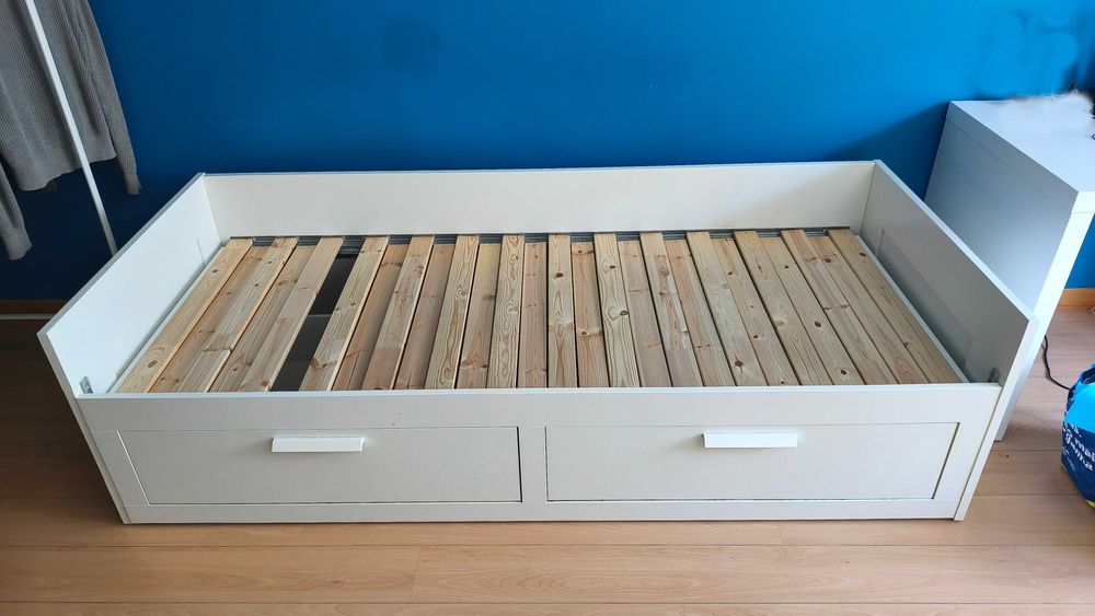Camas Individuas   HEMNES 150eur e BRIMNES 100eur quase novas