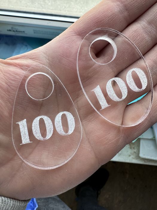 Лазерне різання акрилу та ПЕТ • порізка листових пластиків