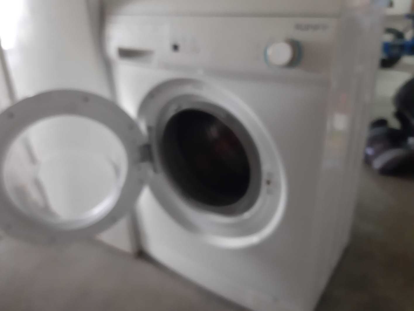 Máquina de lavar roupa - Kunft WMM560WH