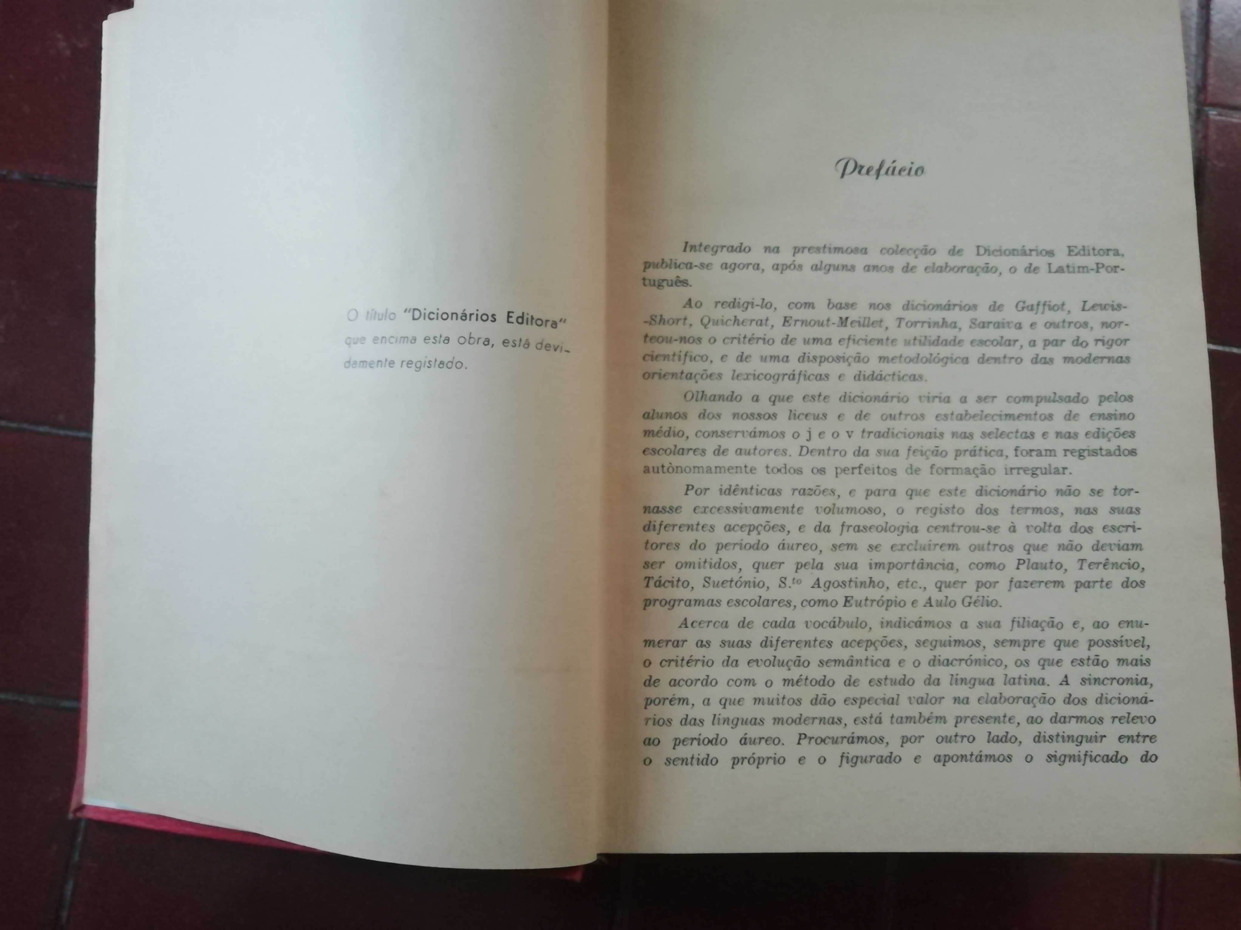 Dicionário Latim Português (Porto Editora)