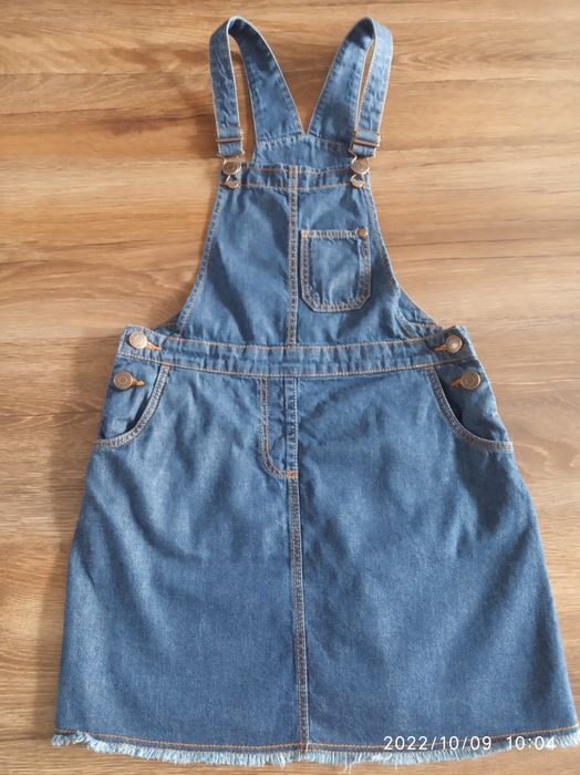 Sprzedam spódniczkę dziewczęcą jeans r140