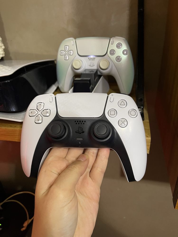 PS5 Slim Digital 1TB + 2 comandos DualSense + base carregamento