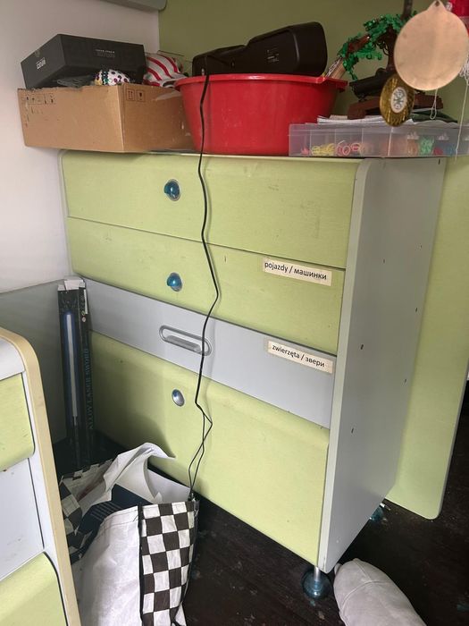 Piętrowe łóżko z biurkiem i zestawem do pokoju dziecka