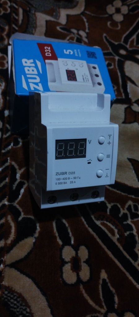 Реле напруги Зубр D25