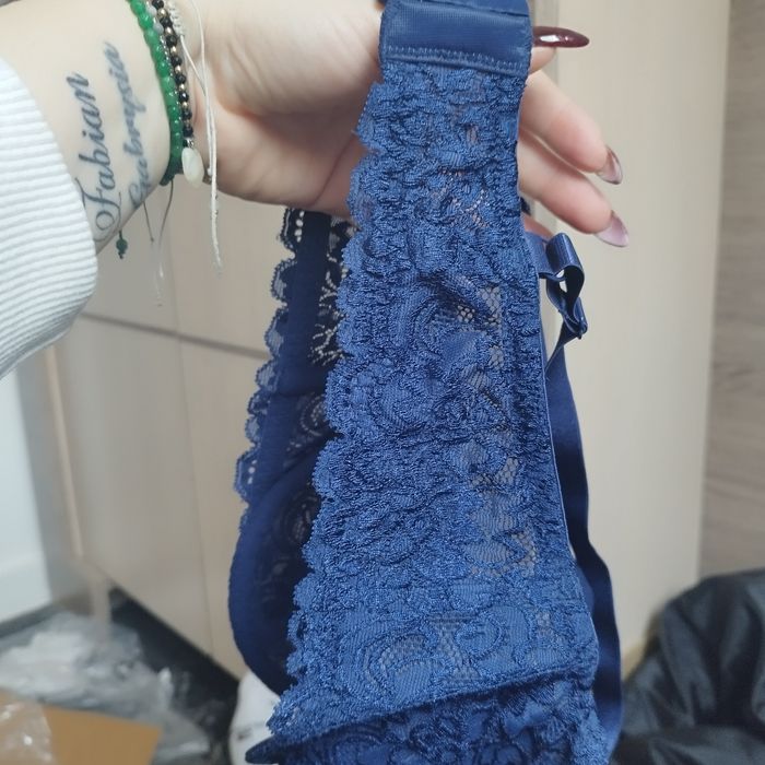 Biustonosz Guess 85C na fiszbinie