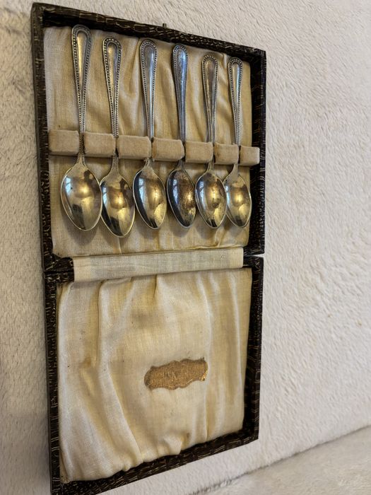 Zestaw 6 antycznych łyżeczek w oryginalnym pudełku – silver plated