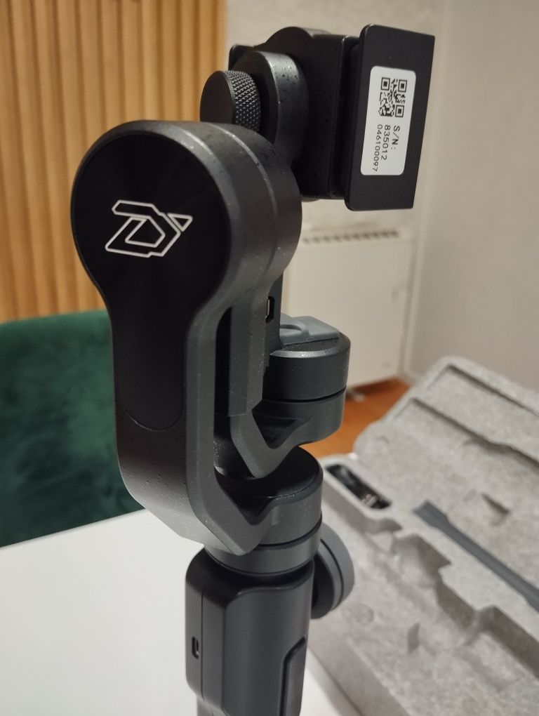 Estabilizador Zhiyun Smooth-4 - para Smartphone com controlo remoto