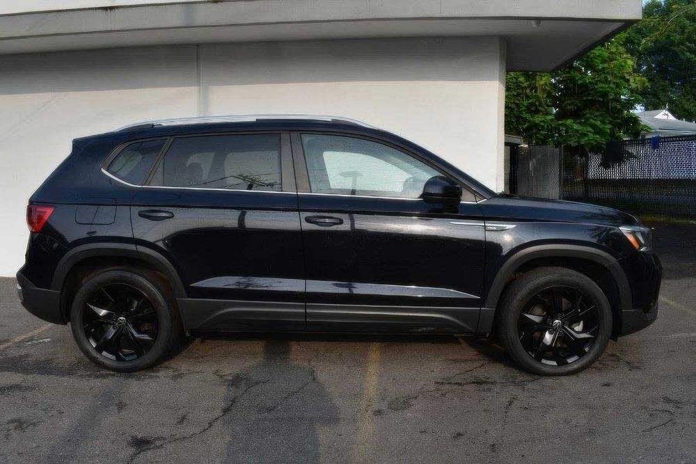 Volkswagen Taos SE 4Motion      2022