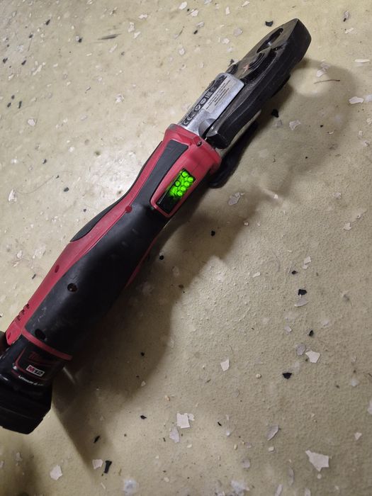 Milwaukee M12HPT Zaciskarka