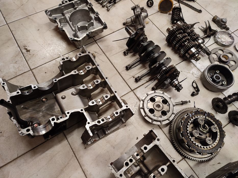 Kawasaki ZXR 400 silnik części wał skrzynia sprzęgło karter magneto