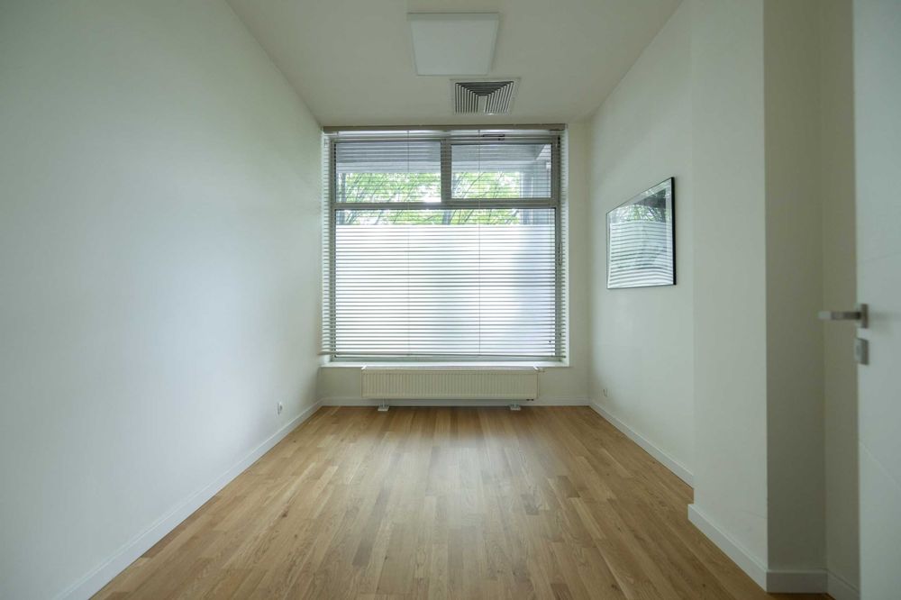 Lokal, pasaż jeżycki, od zaraz -usługi, handel- CENTRUM