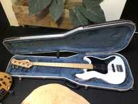 Baixo Jazz Sire Marcus Miller V7 Fretless