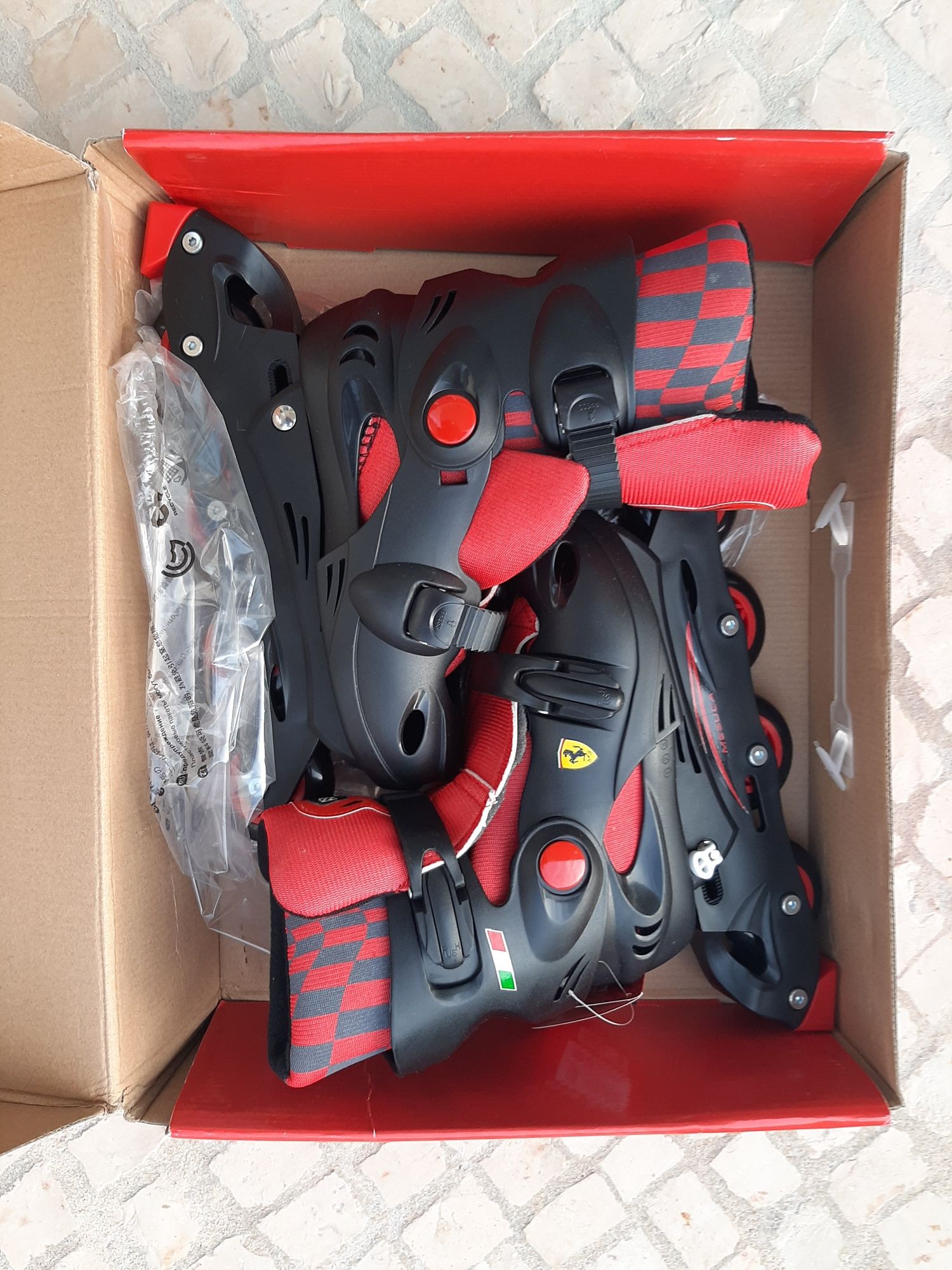 Patins Ferrari novos (34-37)