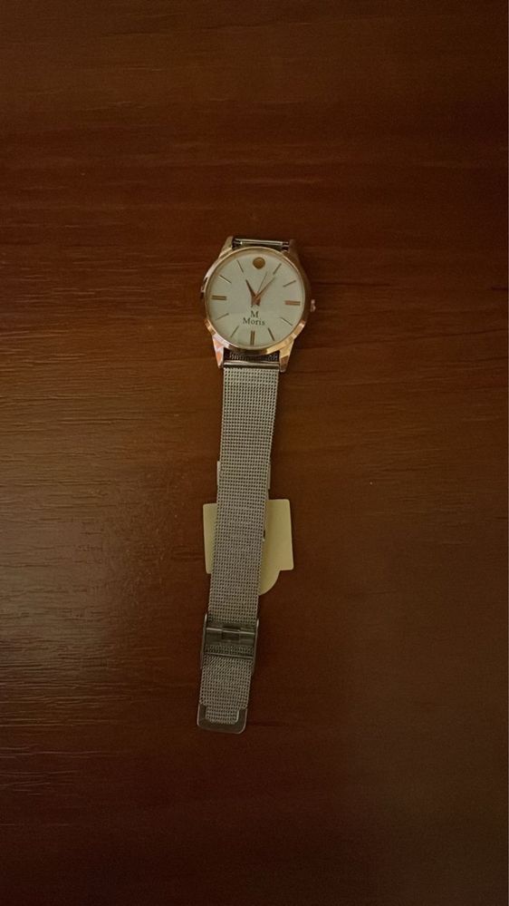 Zegarek nowy kolor srebrny