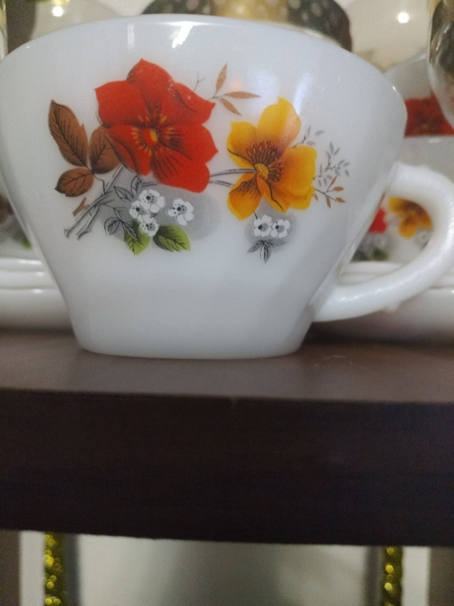 Якісний фарфор. Чайні сервізи .