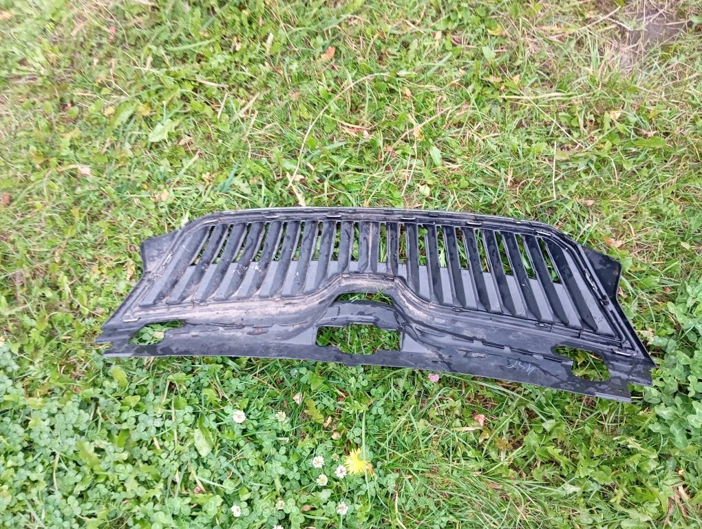Grill atrapa chłodnicy Zderzaka przedniego przód Skoda Rapid 5JA