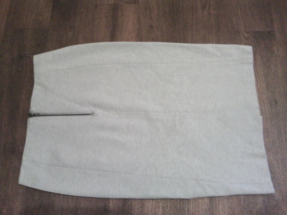 Cieplutka elastyczna ołówkowa spódnica Reserved 40