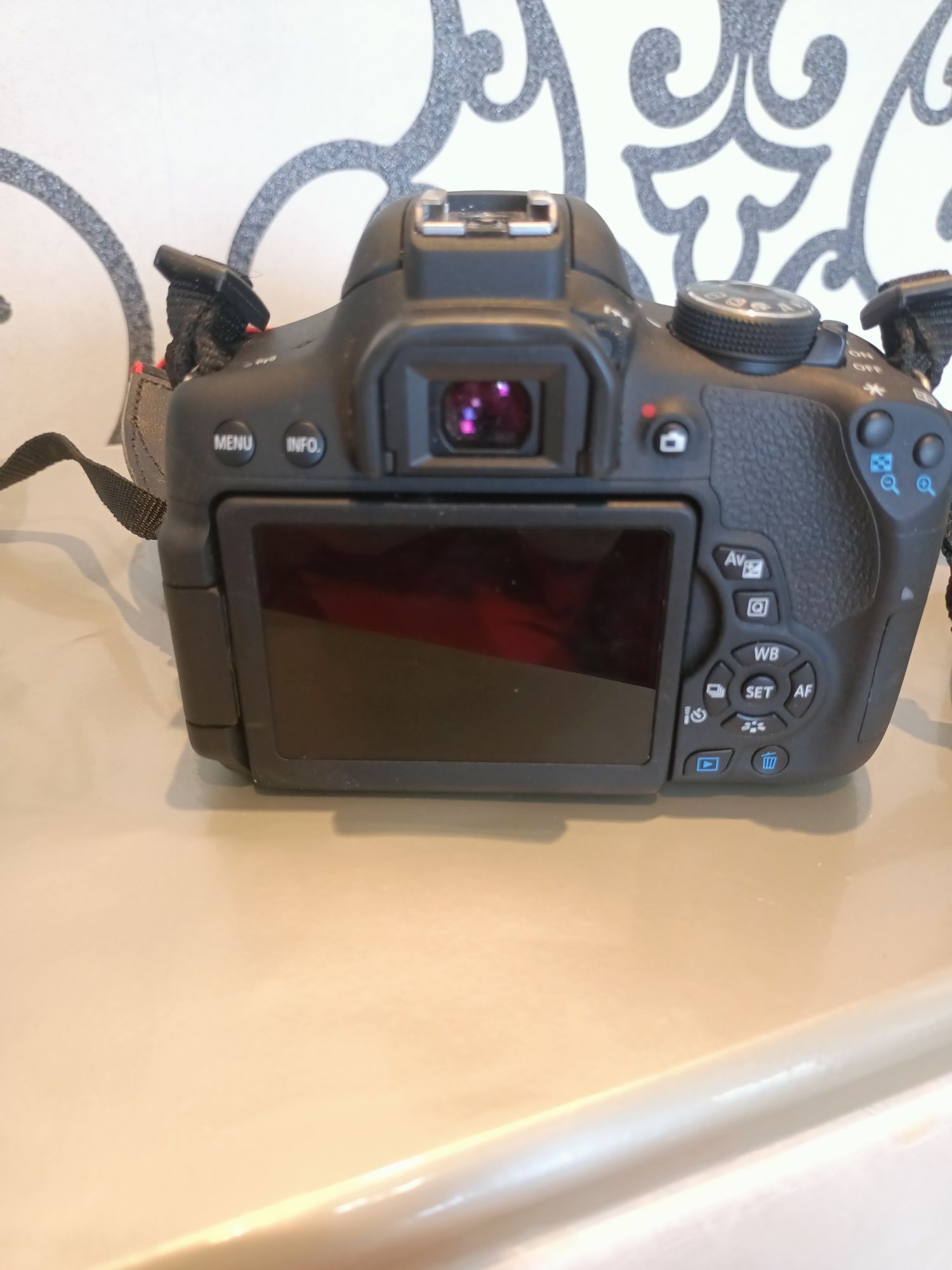 Продам фотоапарат Canon EOS 750D