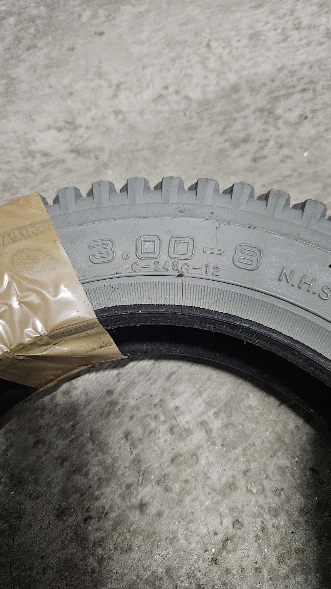 Pneus para cadeira de rodas elétrica