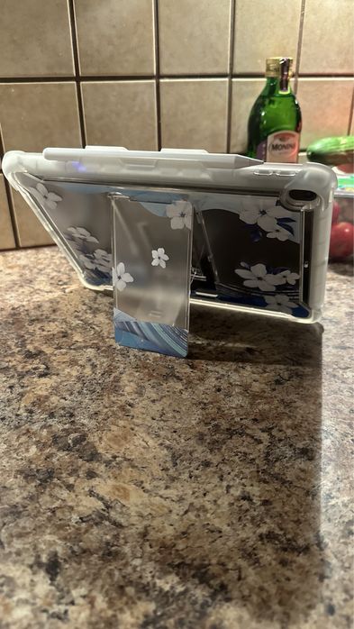 Tablet iPad Apple Retina 10.5” —- iOS 18.6 - Touch ID