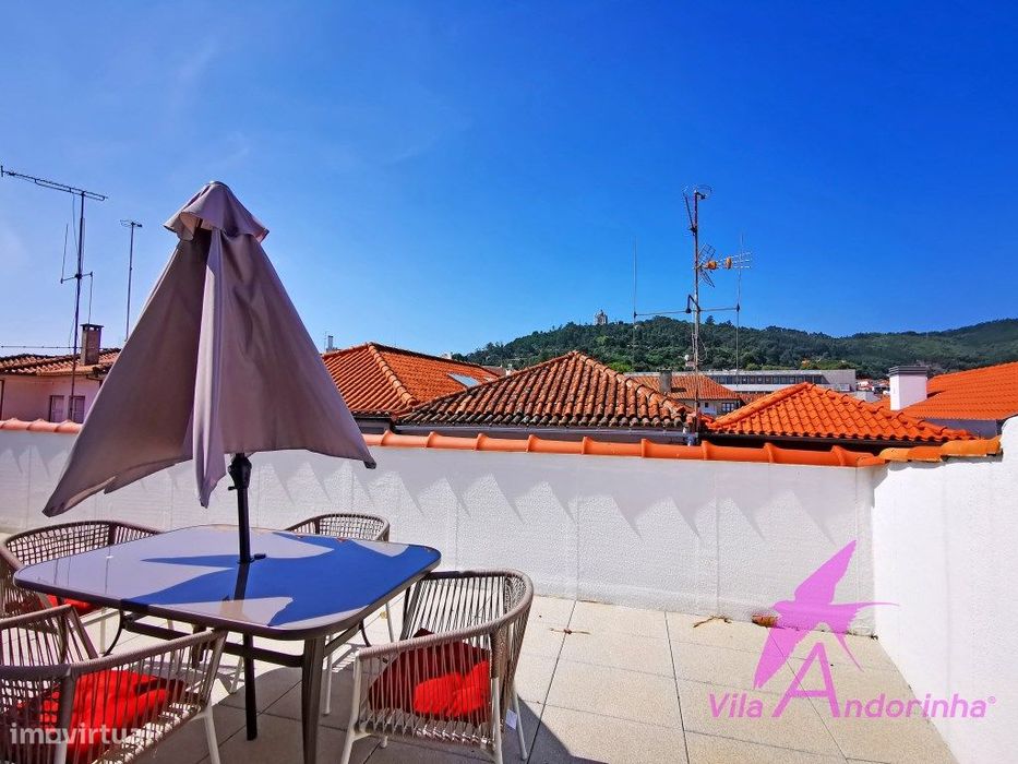 Apartamento T2 no centro da cidade com terraço avançado com vista p...