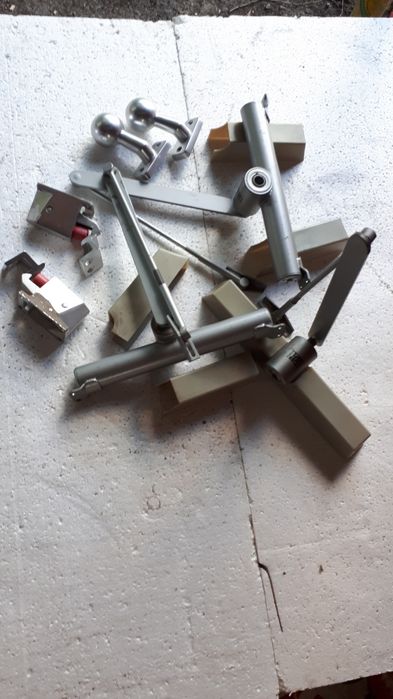 Доводчики на двері