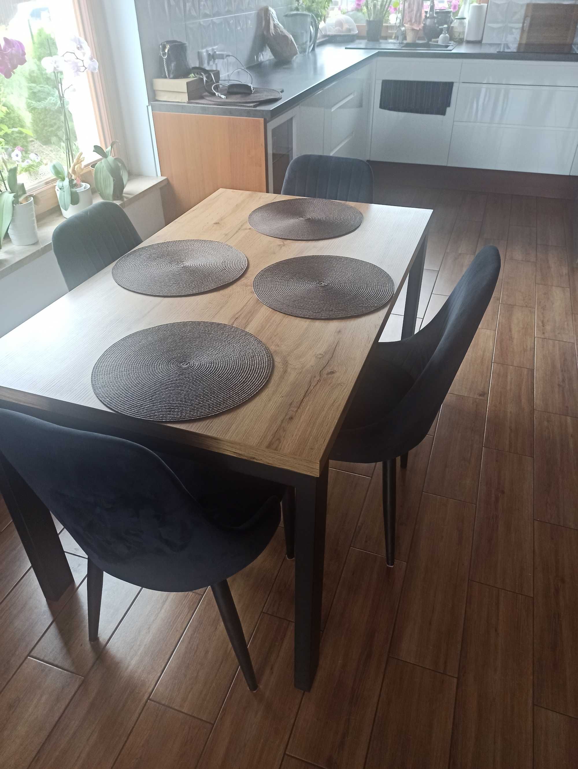 Stół rozkładany typu loft