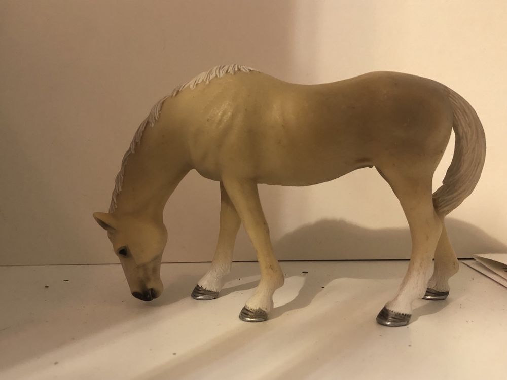 klacz pasąca się ze źrebakiem schleich figurka model konia