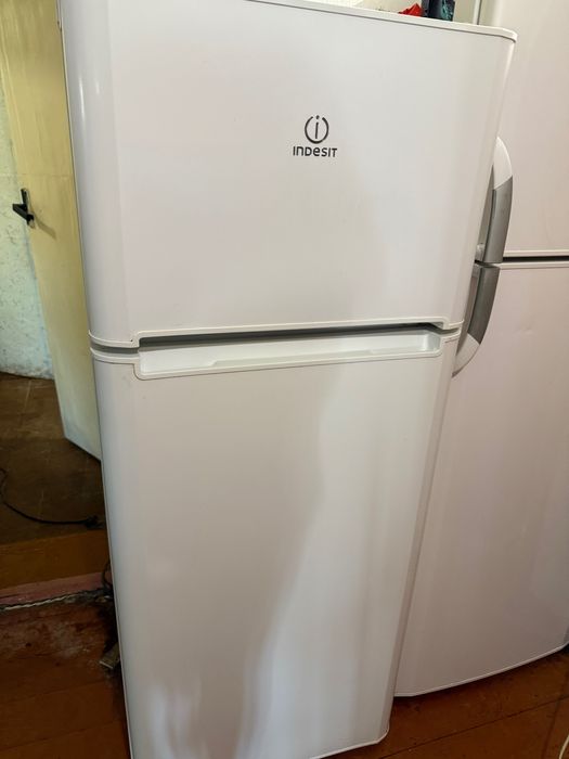 Холодильник Indesit