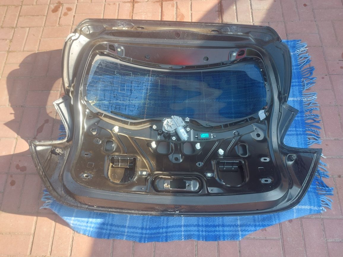 Кришка багажника на Рено зое  Renault zoe