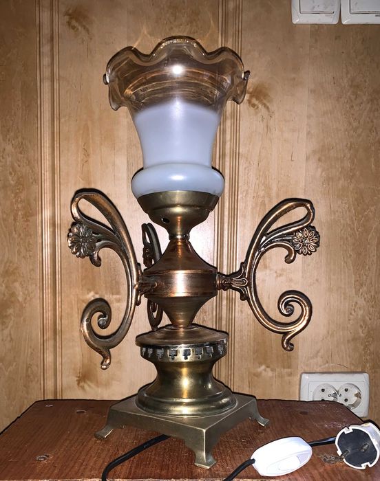 Настольная лампа.