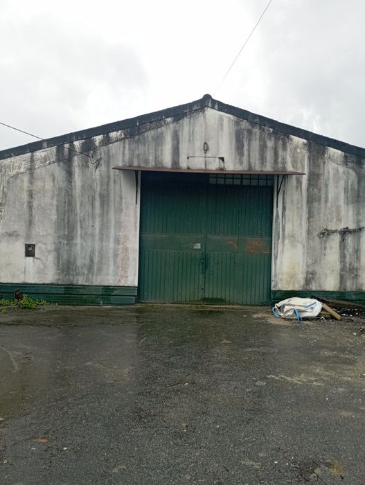 Armazém 300m2 cobertos + exterior