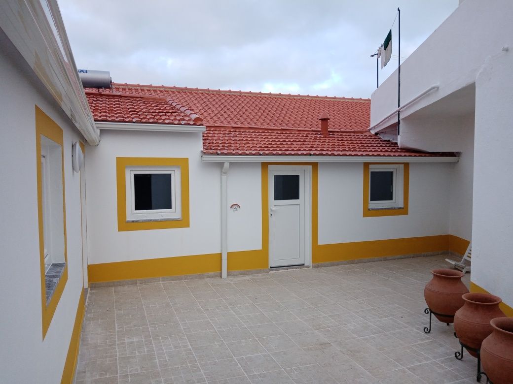 Capoto, Pintura e construção