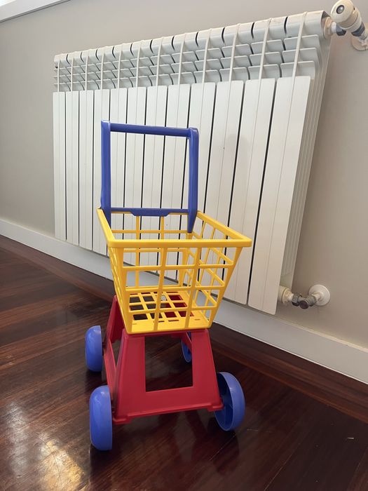 Carrinho de supermercado de brincar