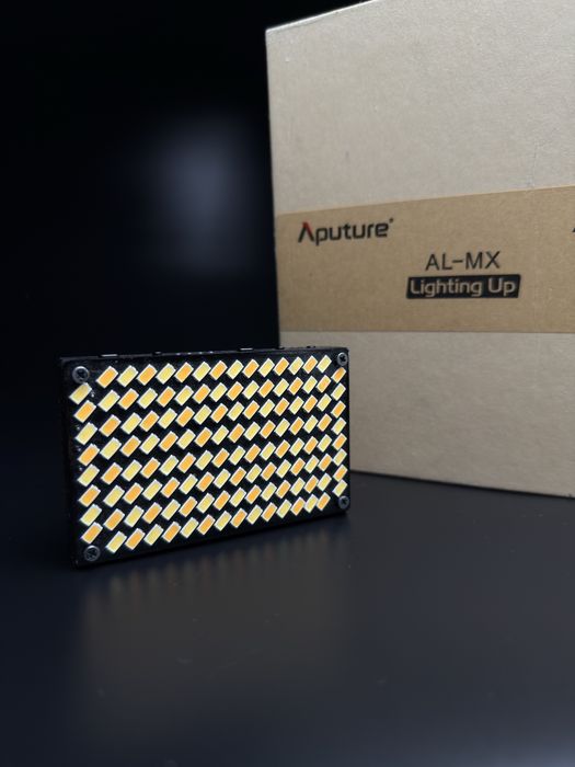 Накамерне Світло Aputure Amaran AL-MX