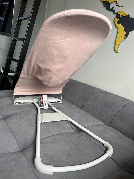 Leżaczek dziecięcy Babybjorn Bliss różowy kokon Lanila Tiny Love łuk