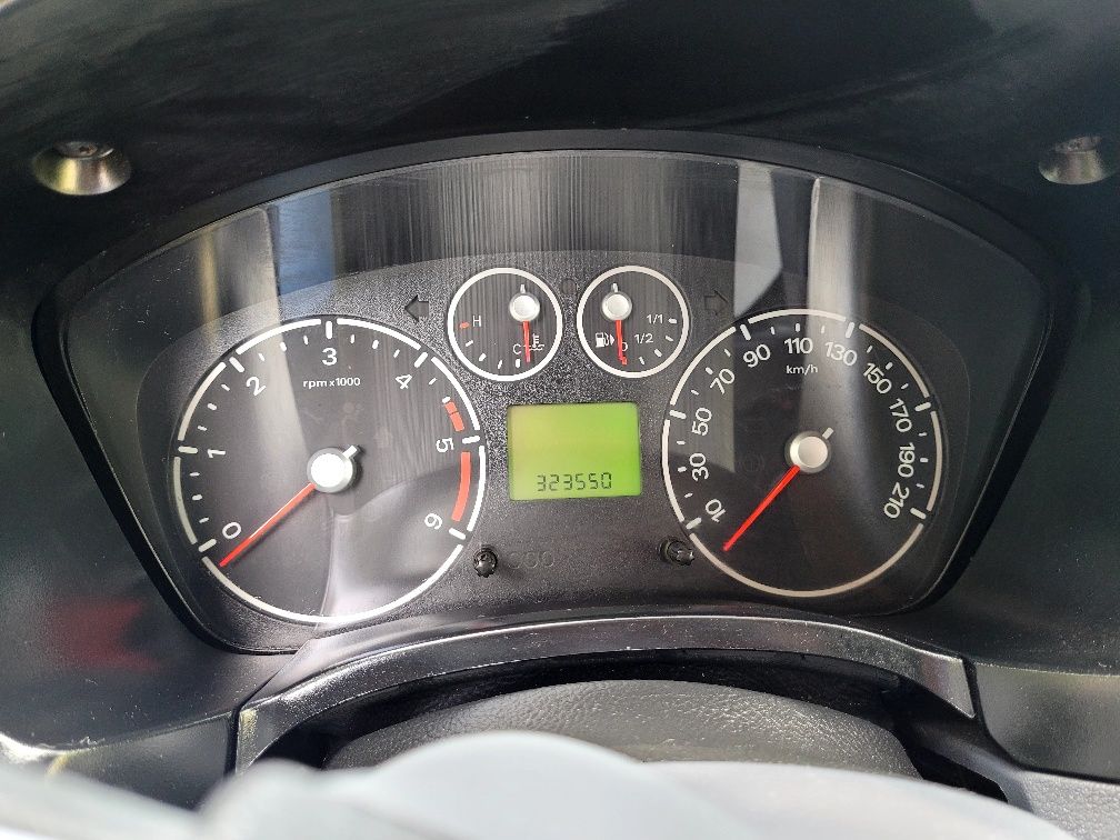FORD TURNEO CONNECT z platformą do przewozu osób niepełnosprawnych